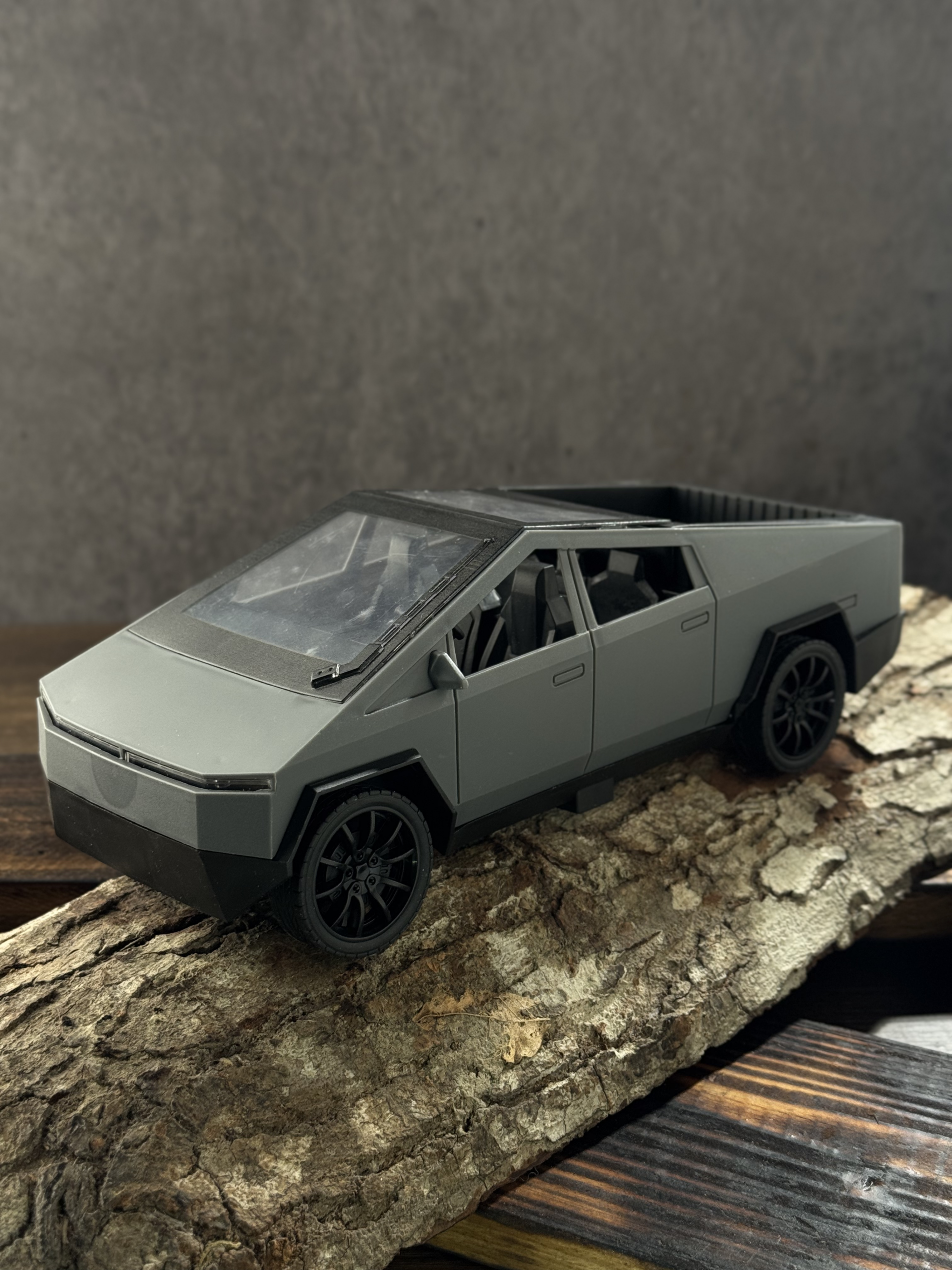 1:14 Scale Cyber Truck Remote Control Luxurious Car - Image 3